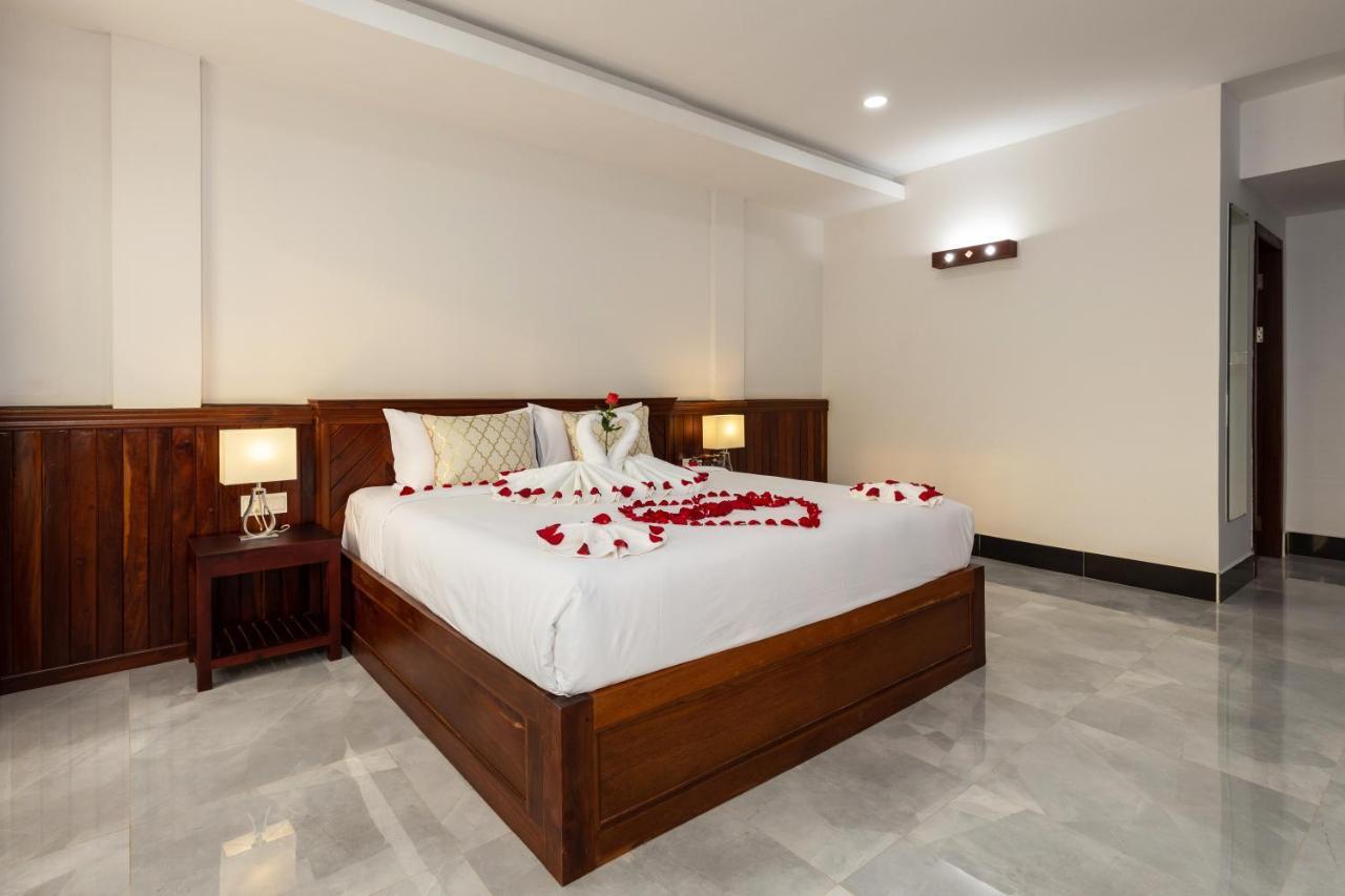 Blanc Smith Hotel Siem Reap Bagian luar foto