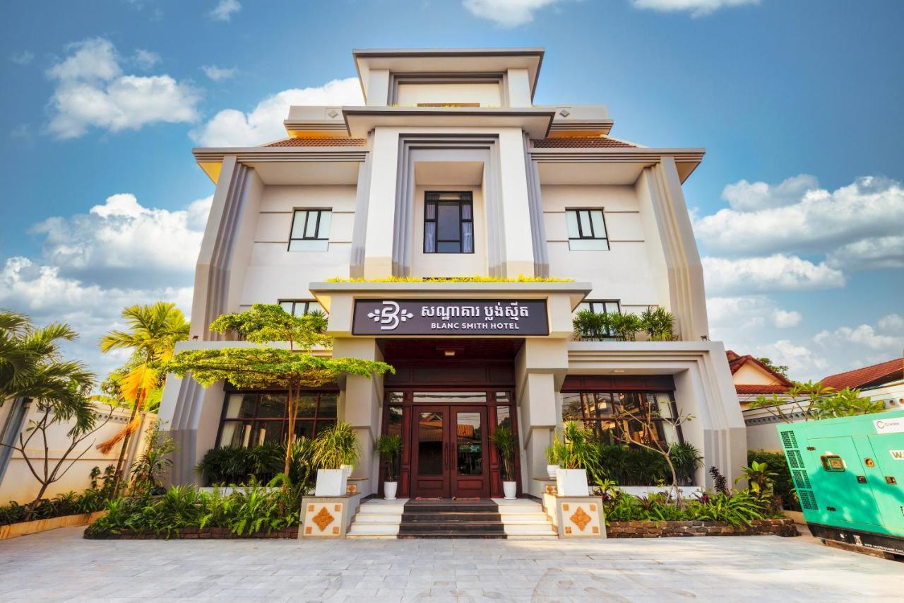Blanc Smith Hotel Siem Reap Bagian luar foto